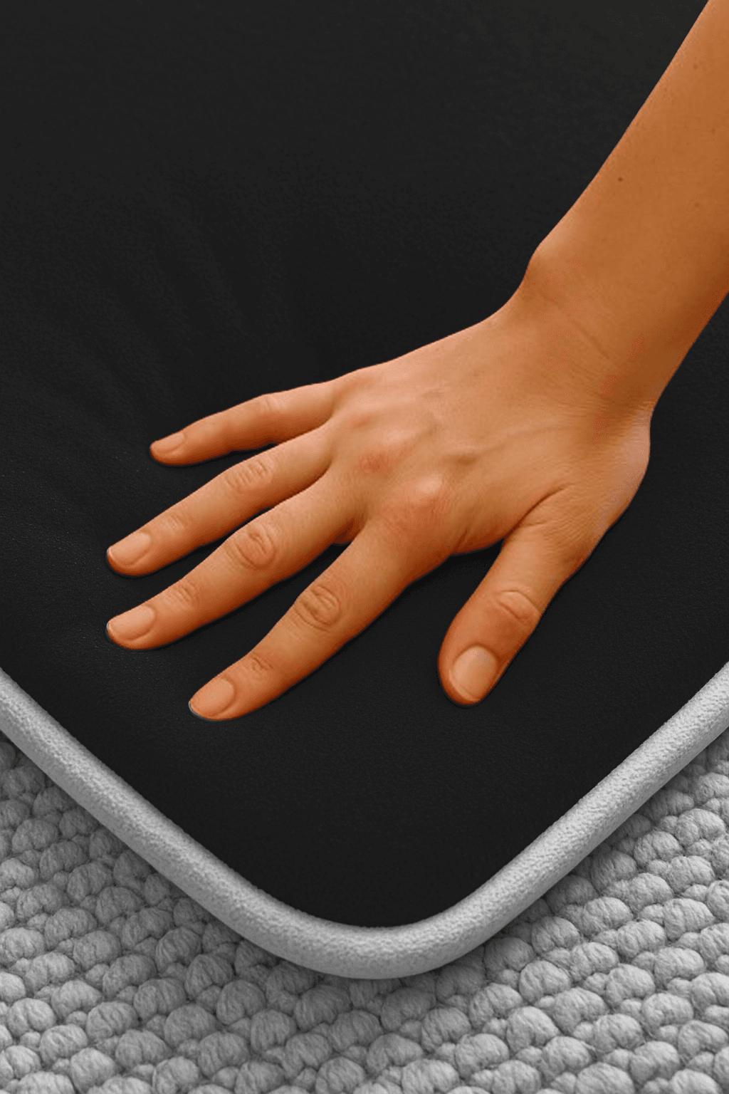 İsme Özel 3 CM Süngerli Kadife Ortopedik Seccade Minimal Siyah - Carpetella