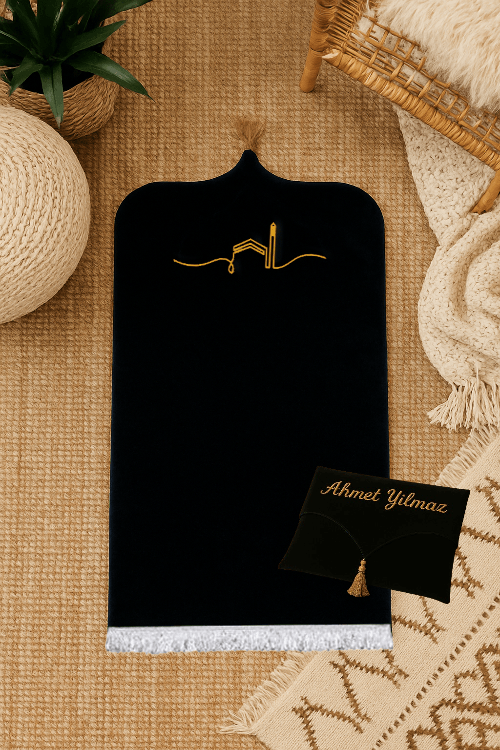 İsme Özel Siyah Kadife Seccade Seti - Çantalı Hediyelik 70x120cm | Lüks Tasarım - Carpetella