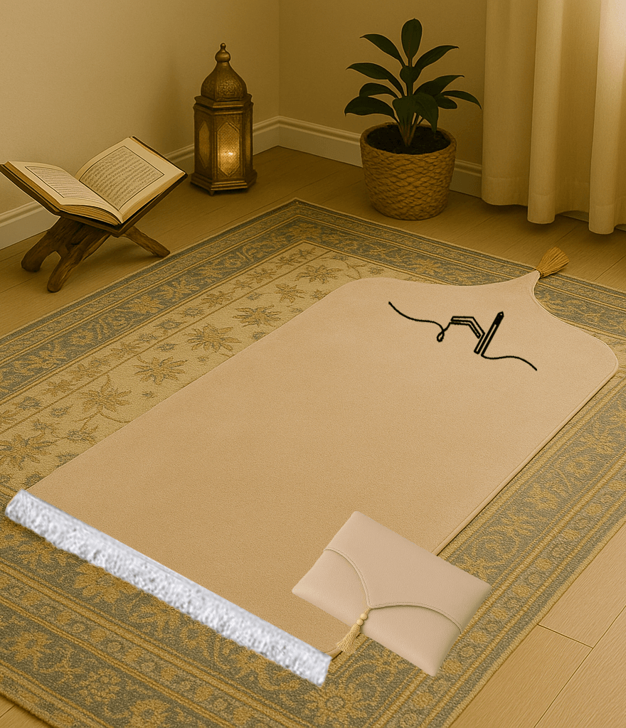 Kabe İşlemeli Deri Bej Seccade Seti - Çantalı Hediyelik 70x120cm | Lüks Tasarım - Carpetella